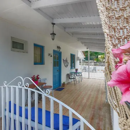 Apartament Feakia *